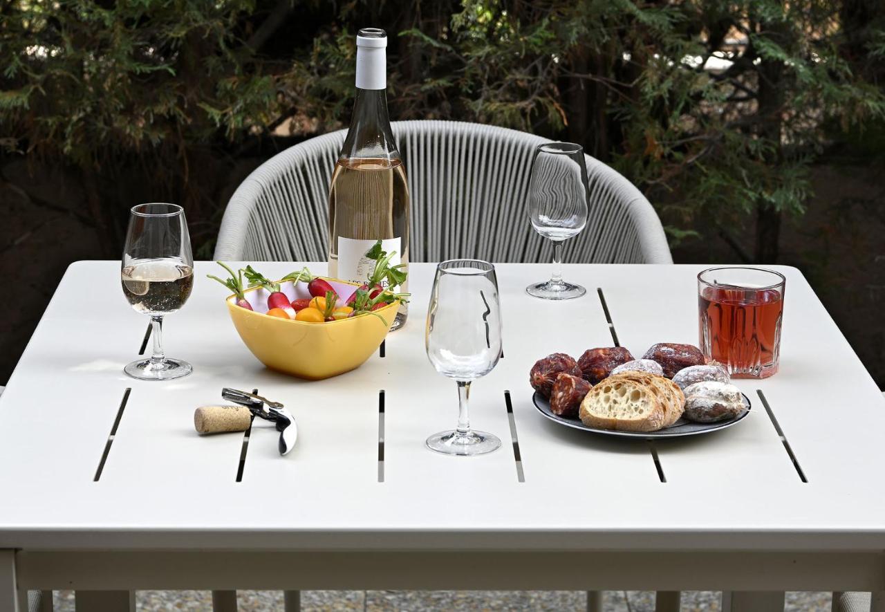 Charmant Studio 2A4 Pers Avec Jardin Et Place De Parking Situe A 5 Min A Pied De La Mer Bandol Ngoại thất bức ảnh